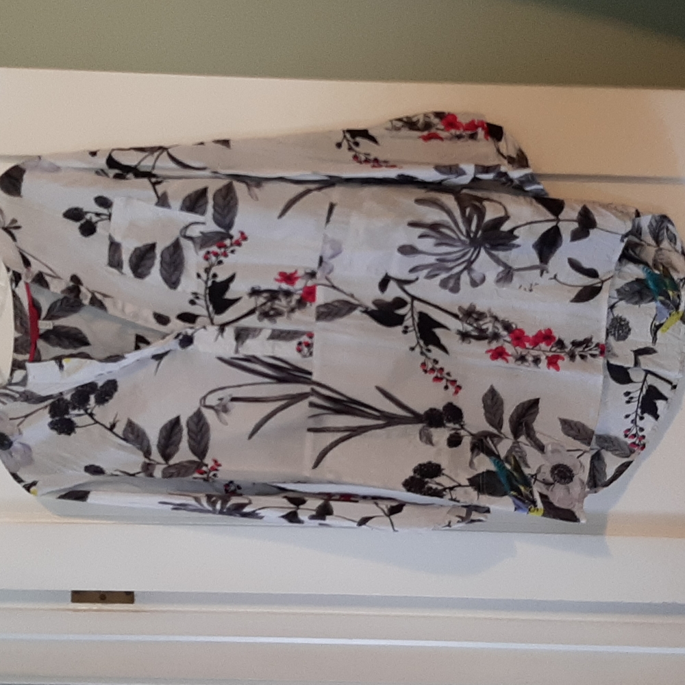 Joules Eden Printed Woven Tunic ShirtColour: Silver Birdberry Size: US 6